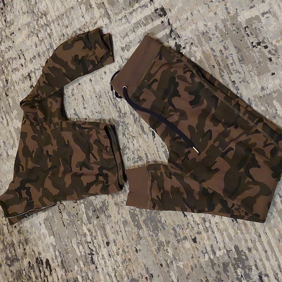Camo Track Suit Size M Top, Size S Bottom - Picture 8 of 8